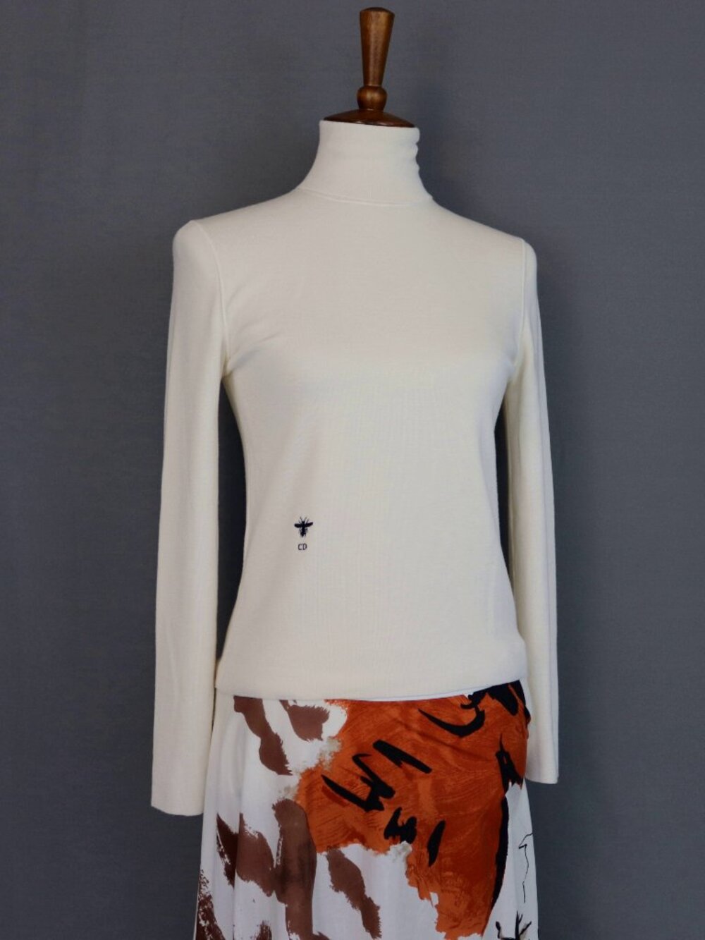 Christian Dior Size 6 Turtleneck Sweater Silk Cashmere Longsleeve Bee Logo Top
